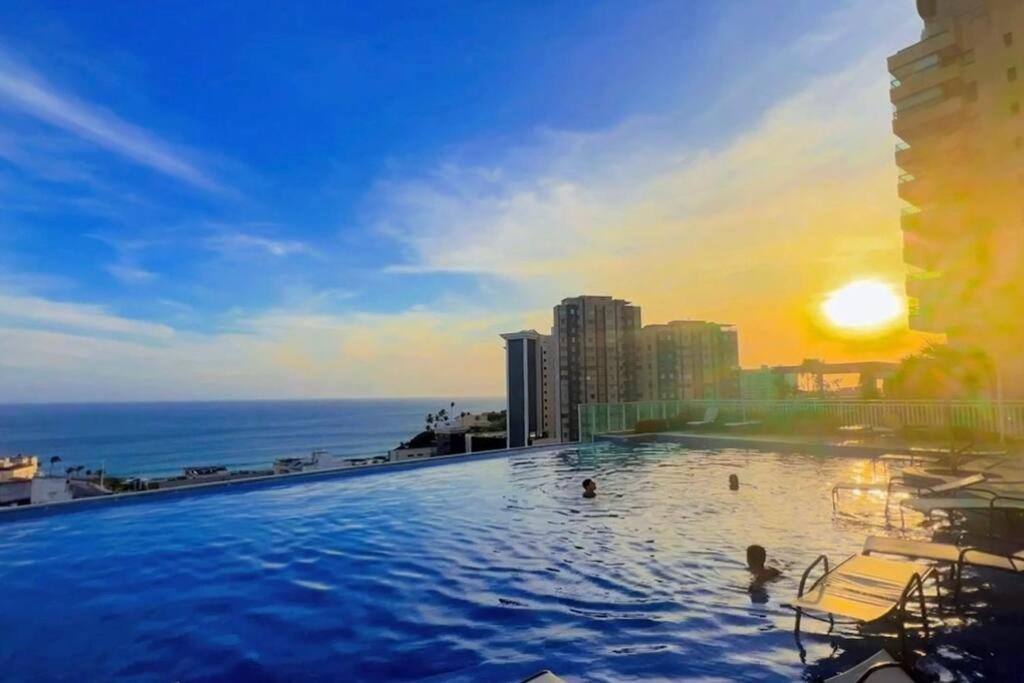 Apartamento Vista Mar Nascente, Dois Quartos, Novo, No Do Rio Vermelho, Condominio Club, 1103